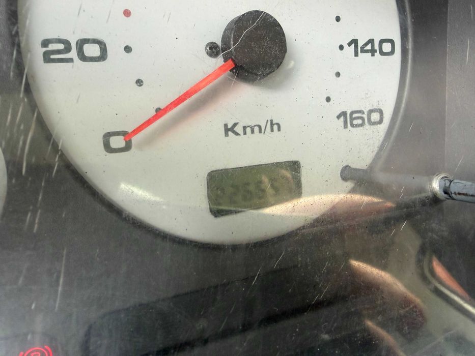 Carrinha nissan cabstar tribasculante