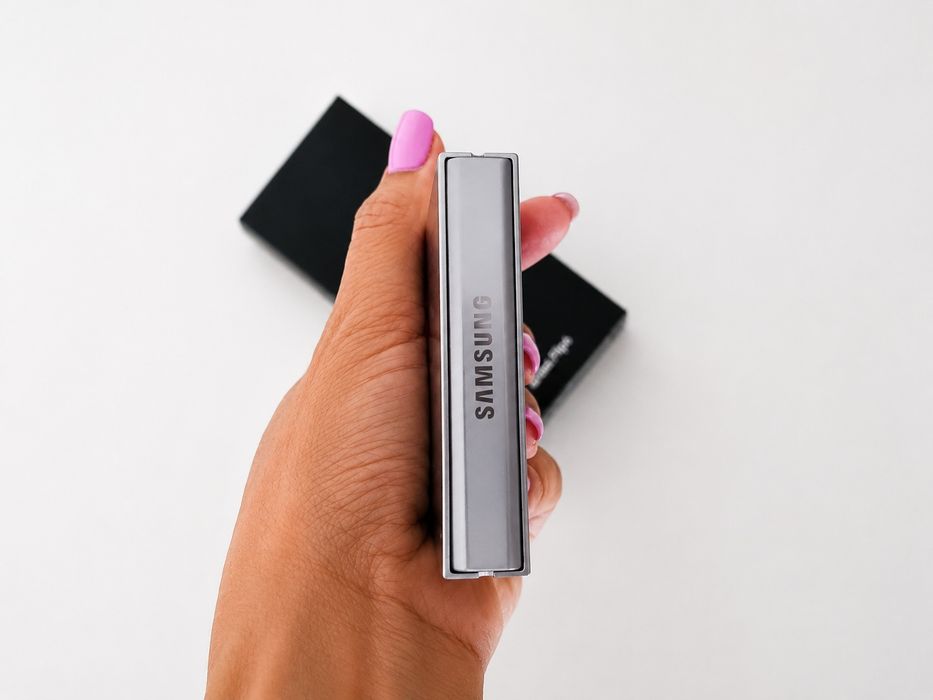 Samsung flip6...