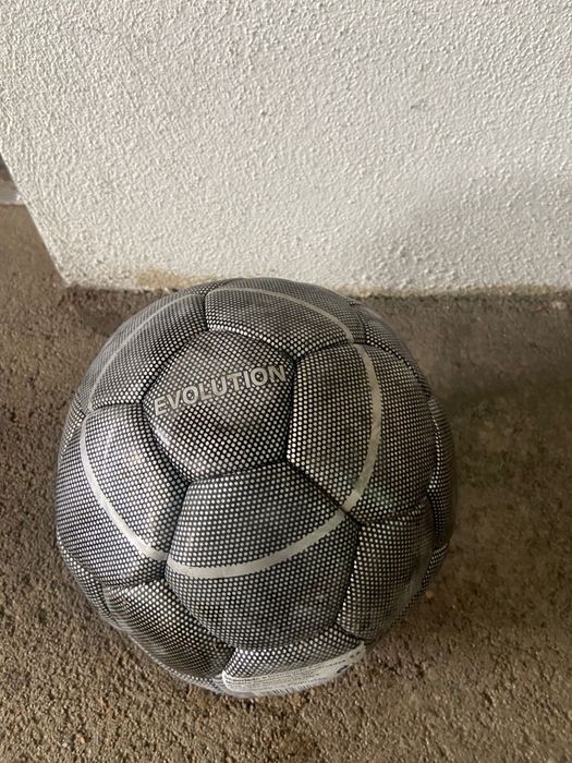 Lote 3 bolas de futebol Kipsta, Sanjo e Evolution