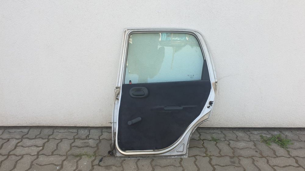 Opel corsa B 5d drzwi kompletne prawy tył tylne prawe