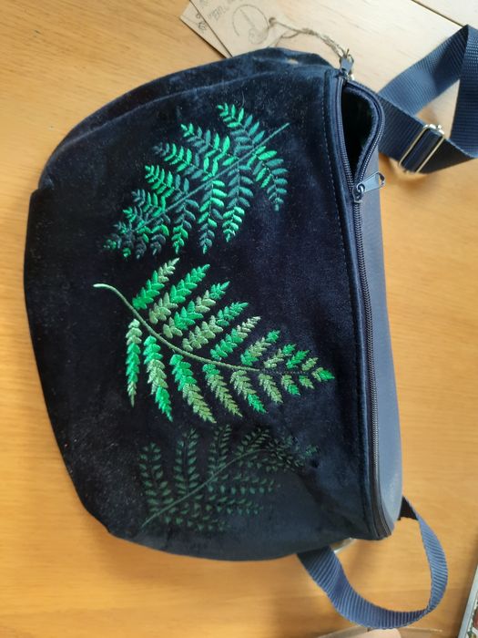 Prezent Torebka Nerka granatowa torebka zapętlona nitka