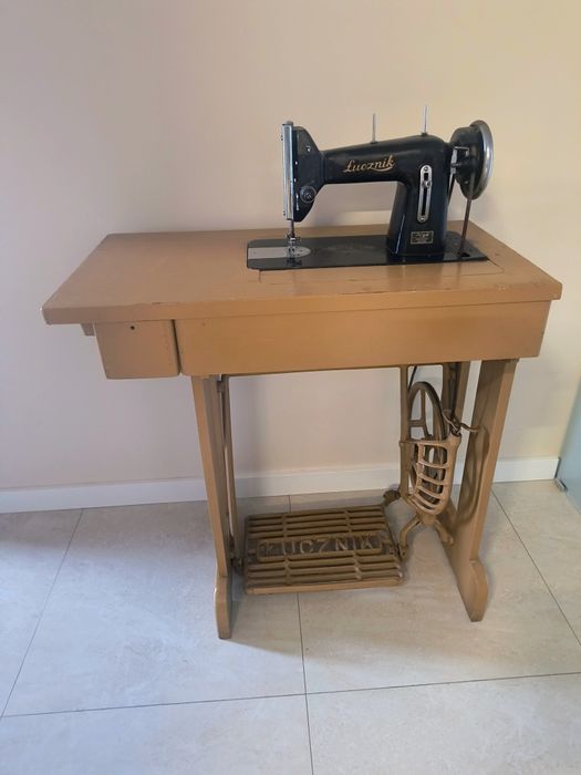 Maszyna do szycia PRL - ŁUCZNIK