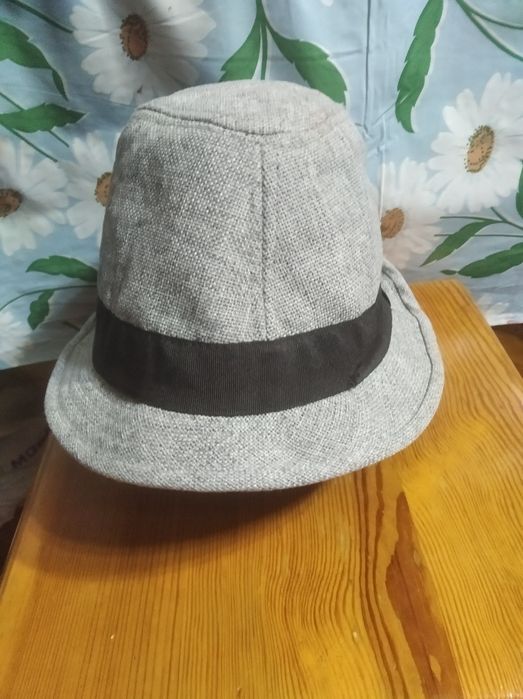 шляпи та шапки .