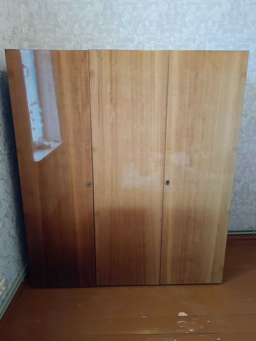 Шафа стара 3-х дверна