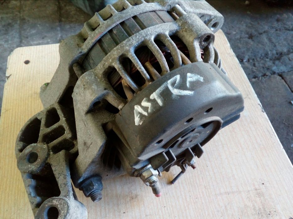 Alternator Opel Astra 1.6. 8V.