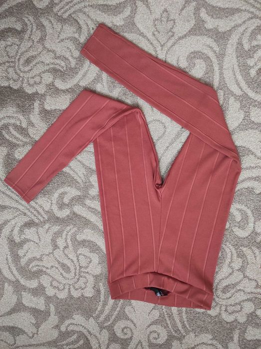 Legginsy prążkowane z wysokim stanem missguided