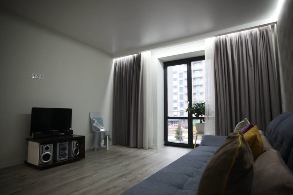 Озеро! Парк! Центр! 
Стильна двохстороння квартира біля озера