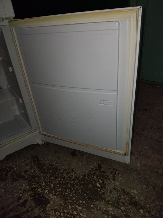 Продаеться холодильник.