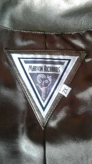 Жіноча шкіряна куртка