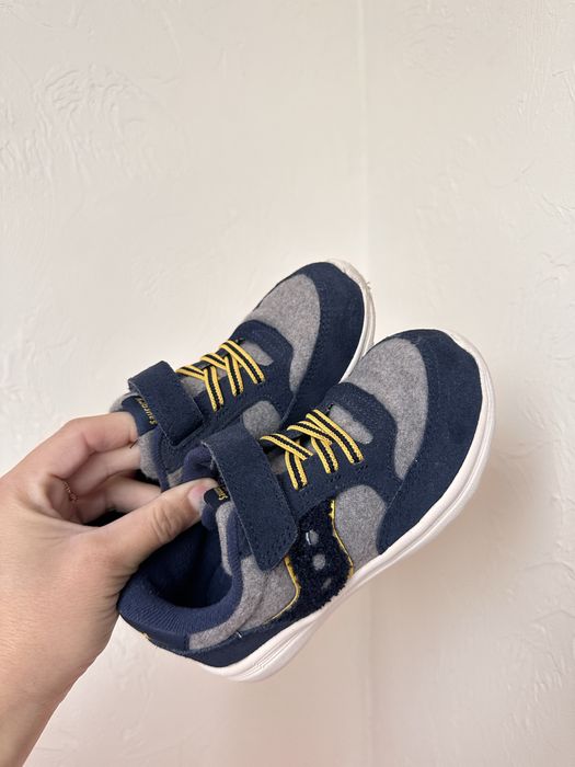 Кросівки на хлопчика! Стан нових.