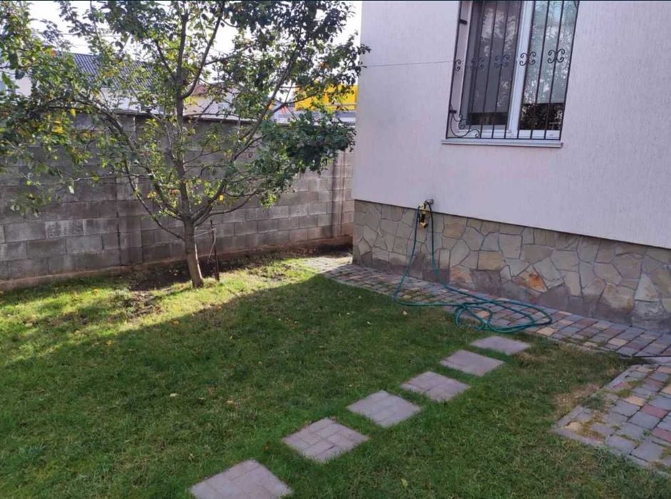 Дом в Червоном хуторе с гаражом. 1L55