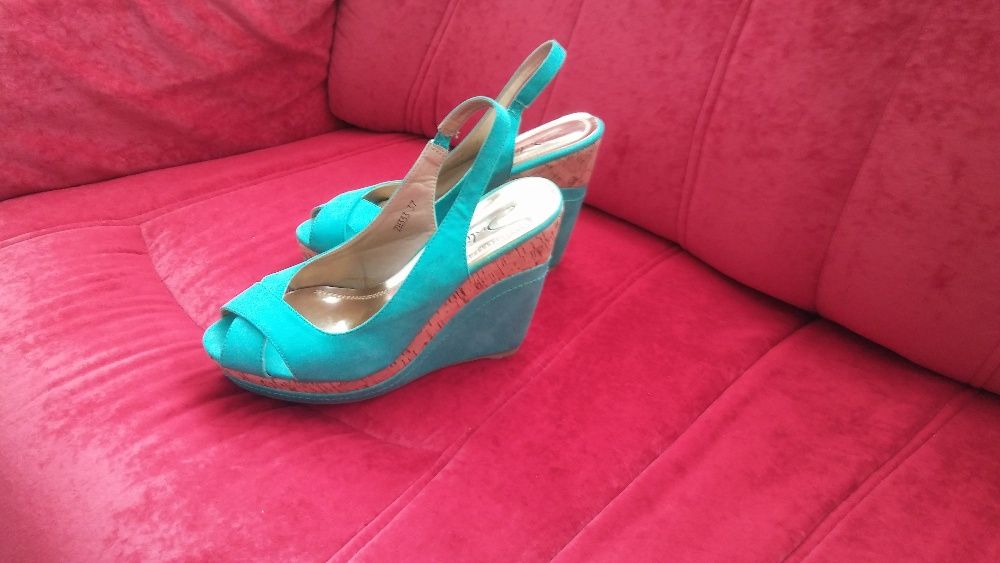 Buty na koturnie roz.37