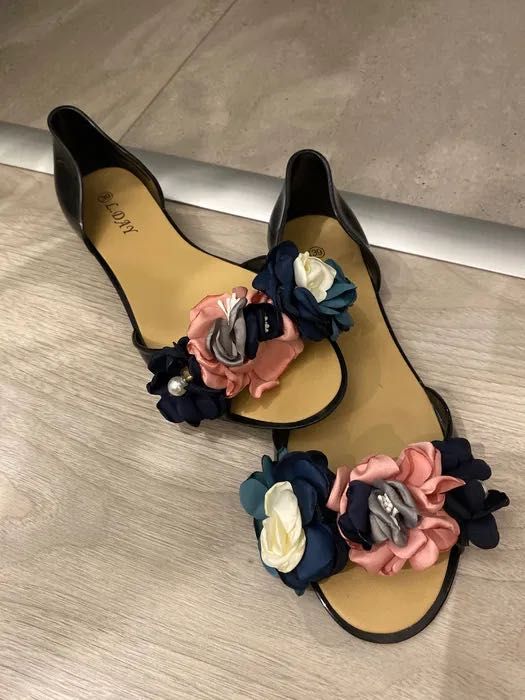Buty z kwiatami damskie
