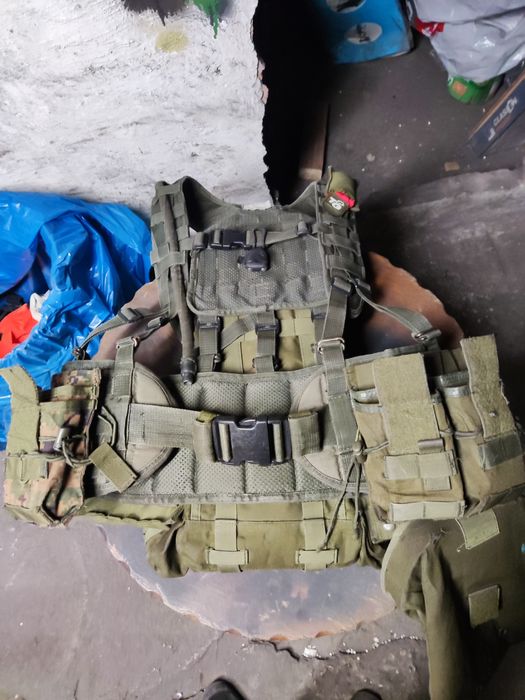 Pasoszelki plus ładownice.