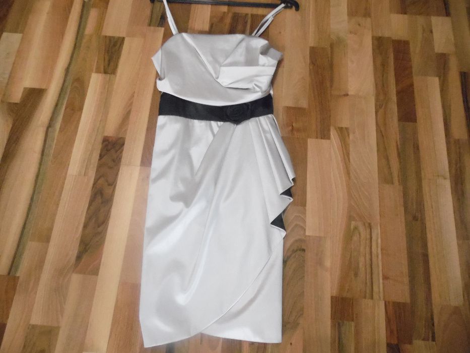 Sukienka damska z czarnym bolerkiem OKAZJA