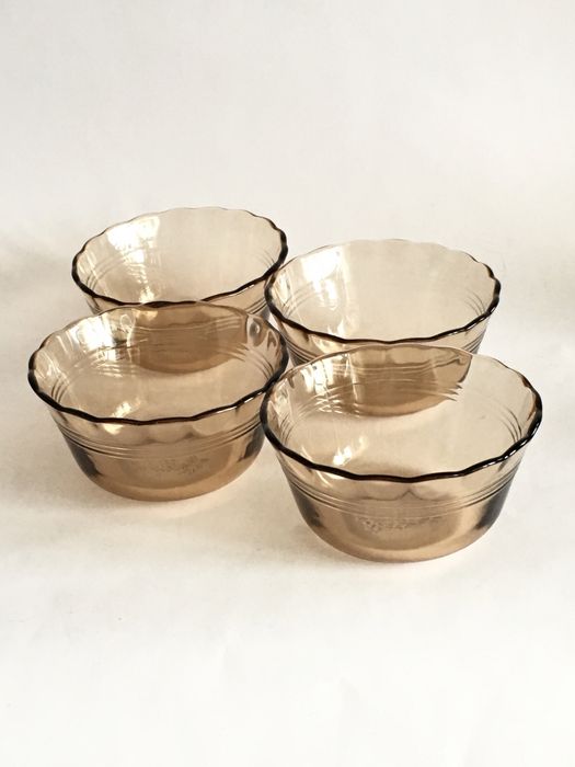 Cztery miseczki, salaterki PYREX USA 175 cm3, z lat 60/70