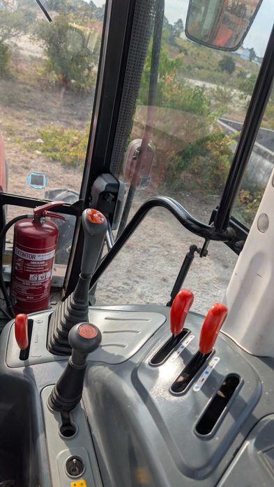 Trator Kioti DK904C 94cv com alfaias – 2009
