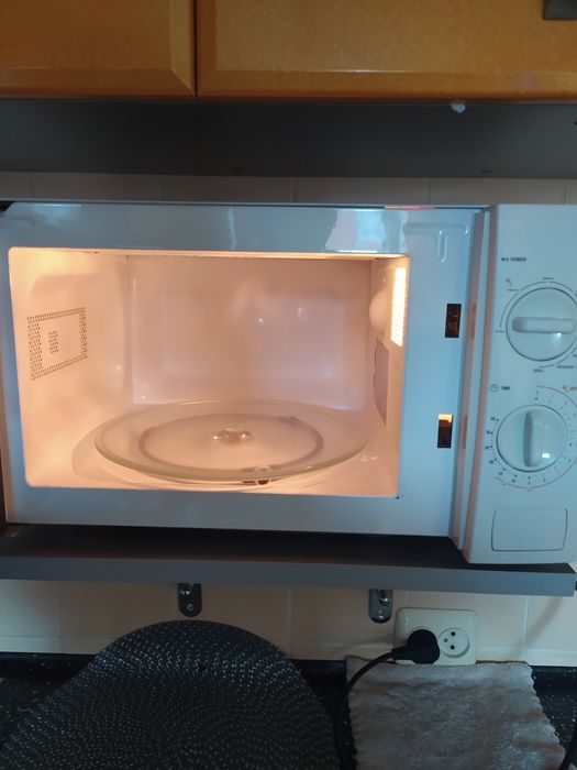 Мікрохвильова піч Zelmer повністю робочя гриль 700 ват