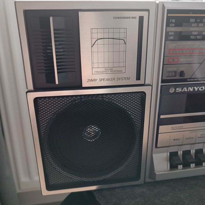 SANYO M9835L radiomagnetofon, super stan.