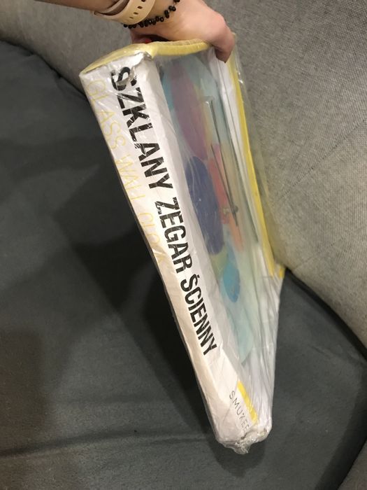 Kolorowy zegar scienny nowy