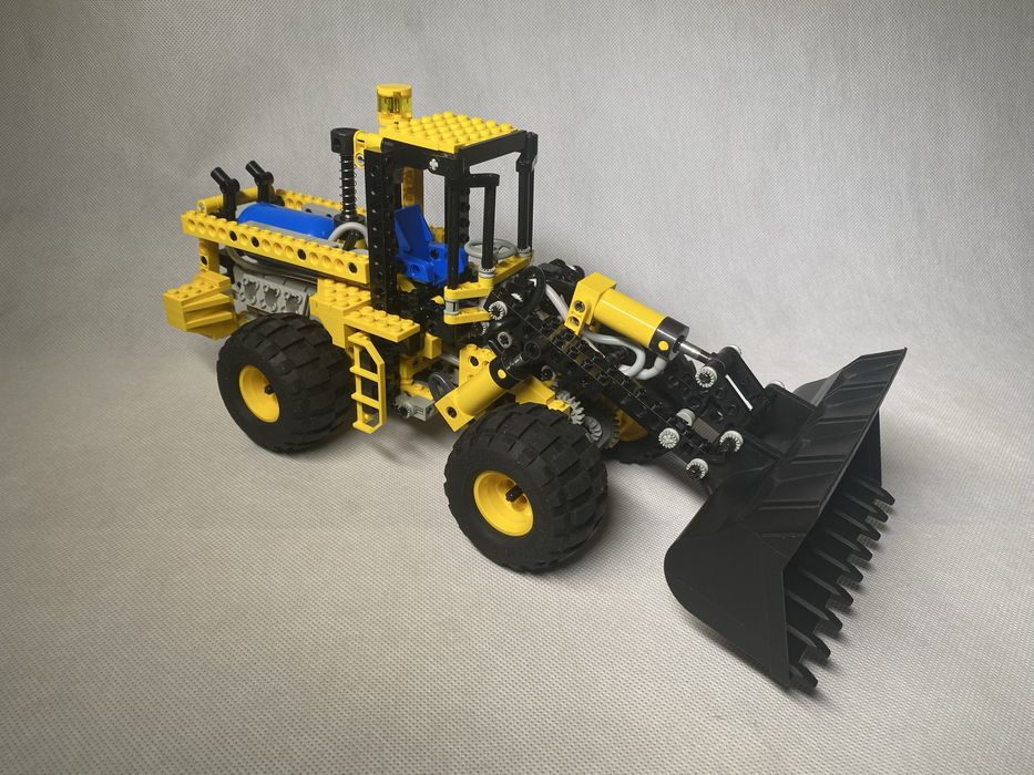 Lego 8459 - Pneumatic Front End Loader