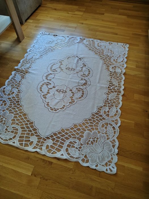 Biały obrus 120/150 cm