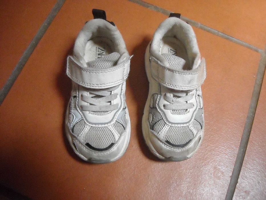 Sandálias Keen e tenis zara nº23