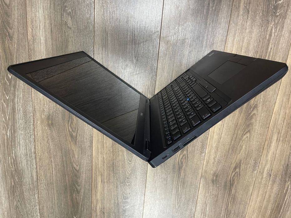 Сенсорний ноутбук Dell Latitude E5590 (i7-8650U|8GB|256SSD|15.6” FHD)