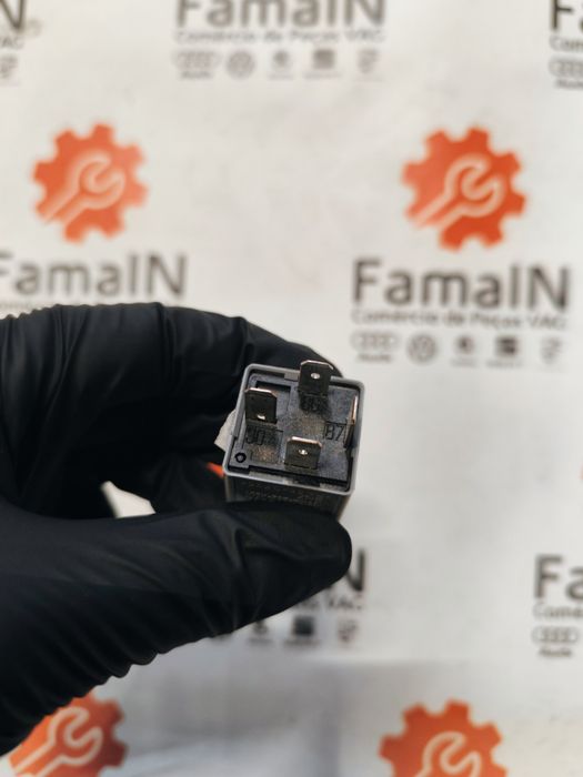 Réle  - 8D0951253A - AUDI A4 B7 (8EC)