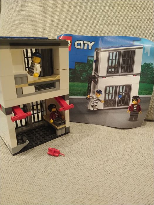LEGO City 60246 - Esquadra da Polícia