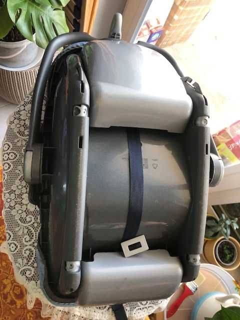 Fotelik samochodowy-nosidełko do 13 kg  z budką + Gratis