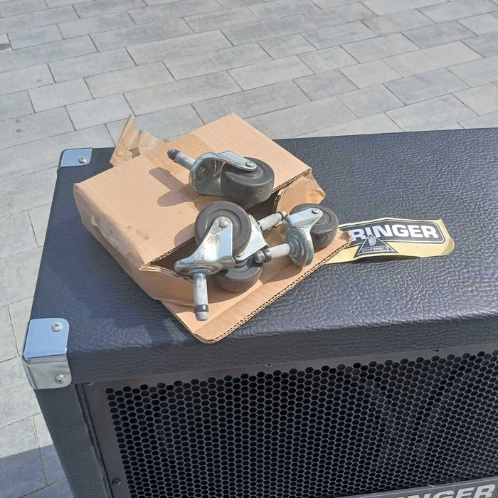 Behringer 412S 400V