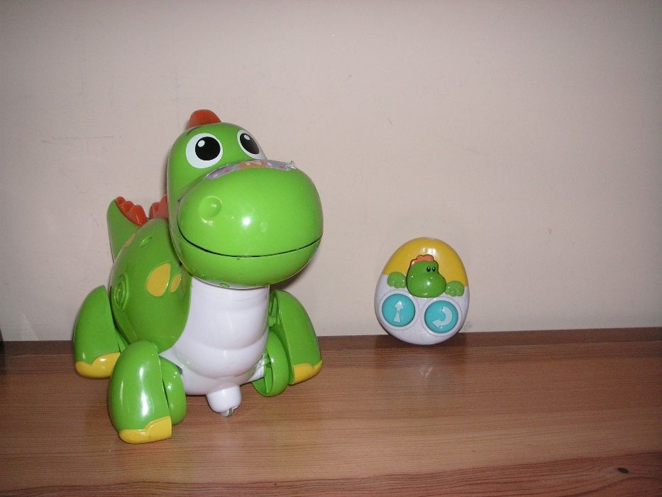 Interactive Dinosaur425768203972126721