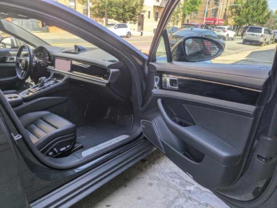 Porsche Panamera      2018