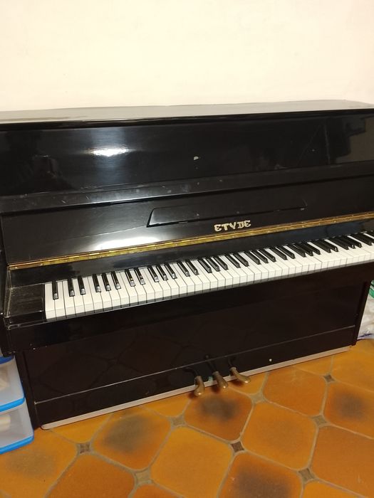 Piano ETYDE, bom estado