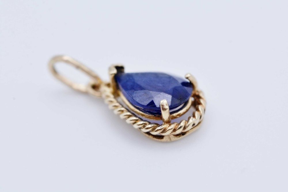 Piękna zawieszka ze złota 585 z dużym niebieskim szafirem łezka 1,35ct