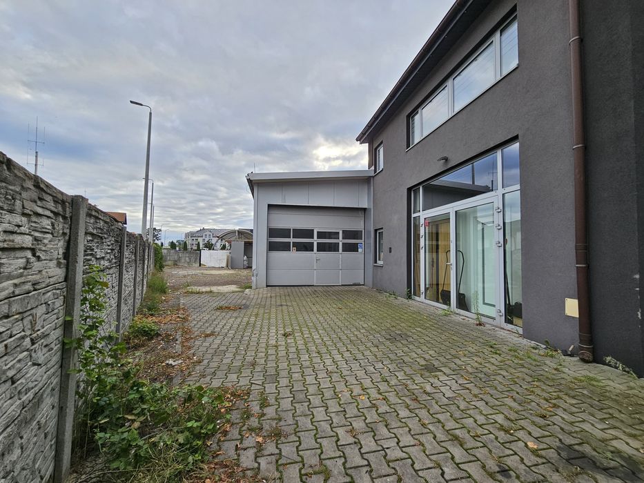 Lokal przy centrum w znanym budynku