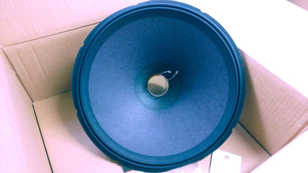 JBL Recone  EON  e  RCF 15" S800   ler descrição