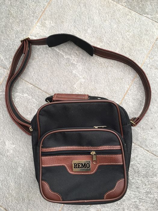 bolsa de homem com alça.