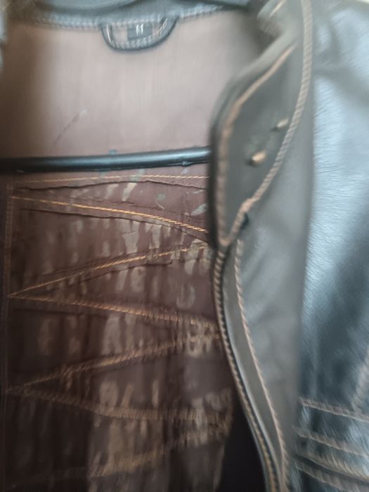 Kurtka ze skóry naturalnej. Rozmiar s/ m . Używana w bardzo dobrym stanie.