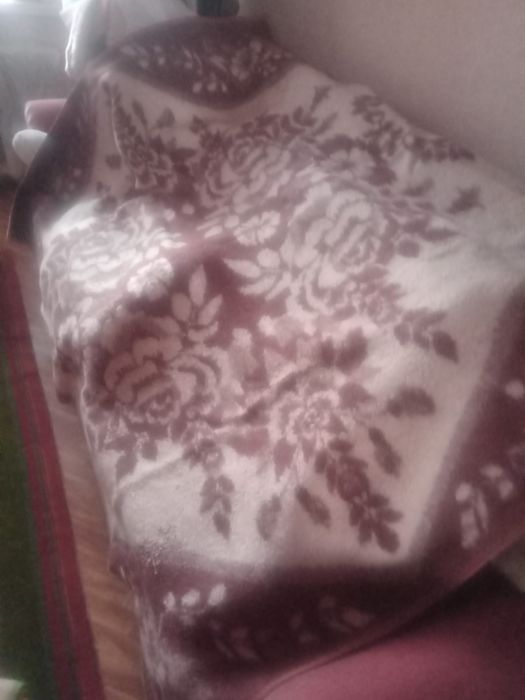 Продам     шерстяные одеяла.