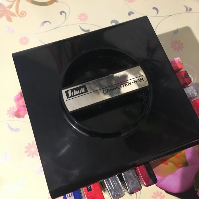 Box do kaset audio marki SONOVOX, model Sono-Bar.