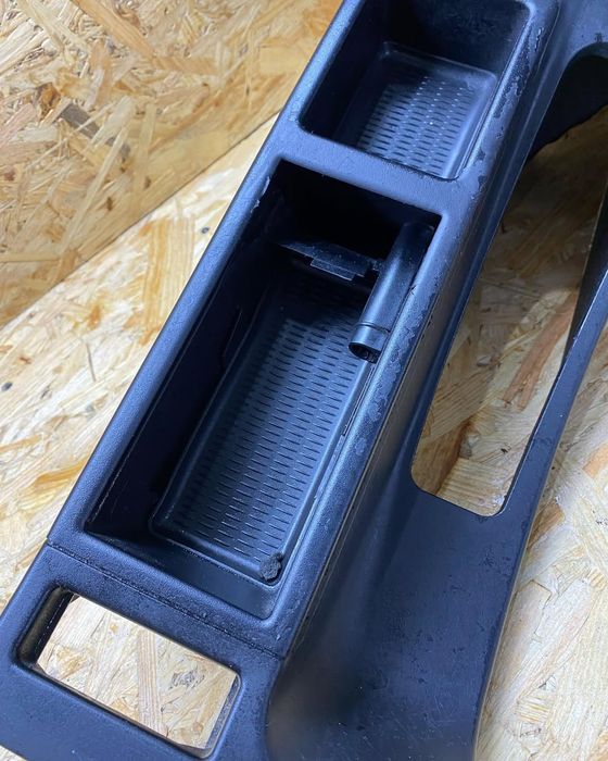 Продам подлокотник с шторкою в зборі на бмв е46!