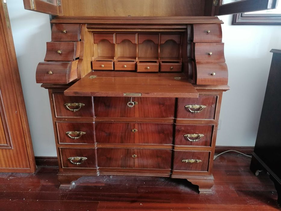 Secretária de Escrivaninha Antiga em Madeira com Vitrine