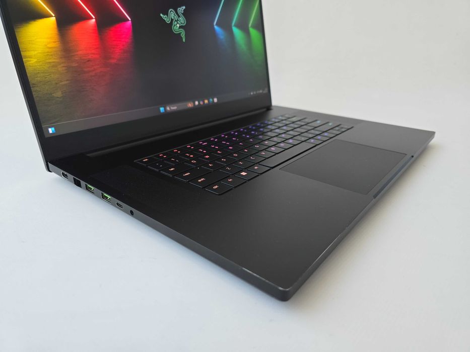 Razer Blade 18 (2023) I9 13950HX/RTX 4070/RAM 32GB/SSD 1TB/QHD+240Hz