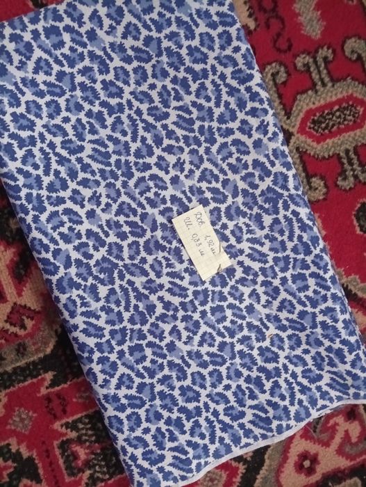 Відрізи тканин, великі.