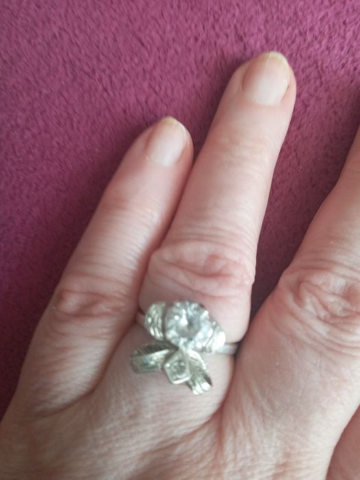 Серебряное кольцо с цирконием