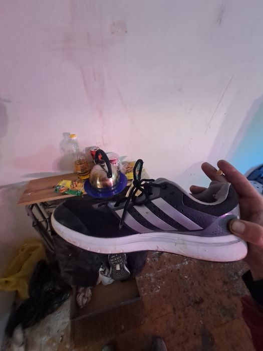 Продам кроссовки Adidas
