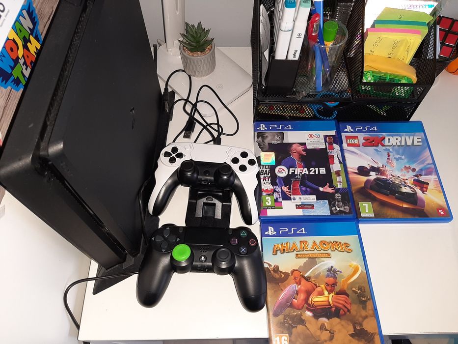 Playstation 4 slim+ pady +3 gry+podstawka