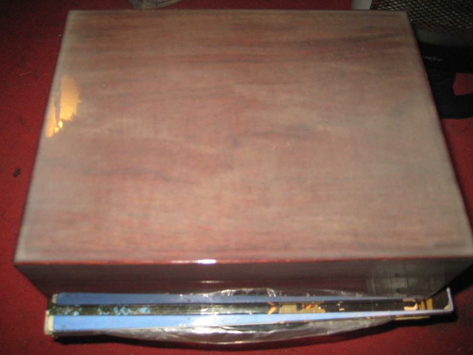 caixa de armazenamento para tab. e cigar.